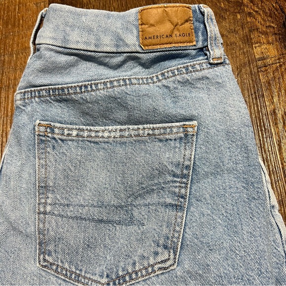 American Eagle Outfitters Size 6 Curvy Mom Blue Jean Shorts High Rise Distressed - Picture 3 of 6